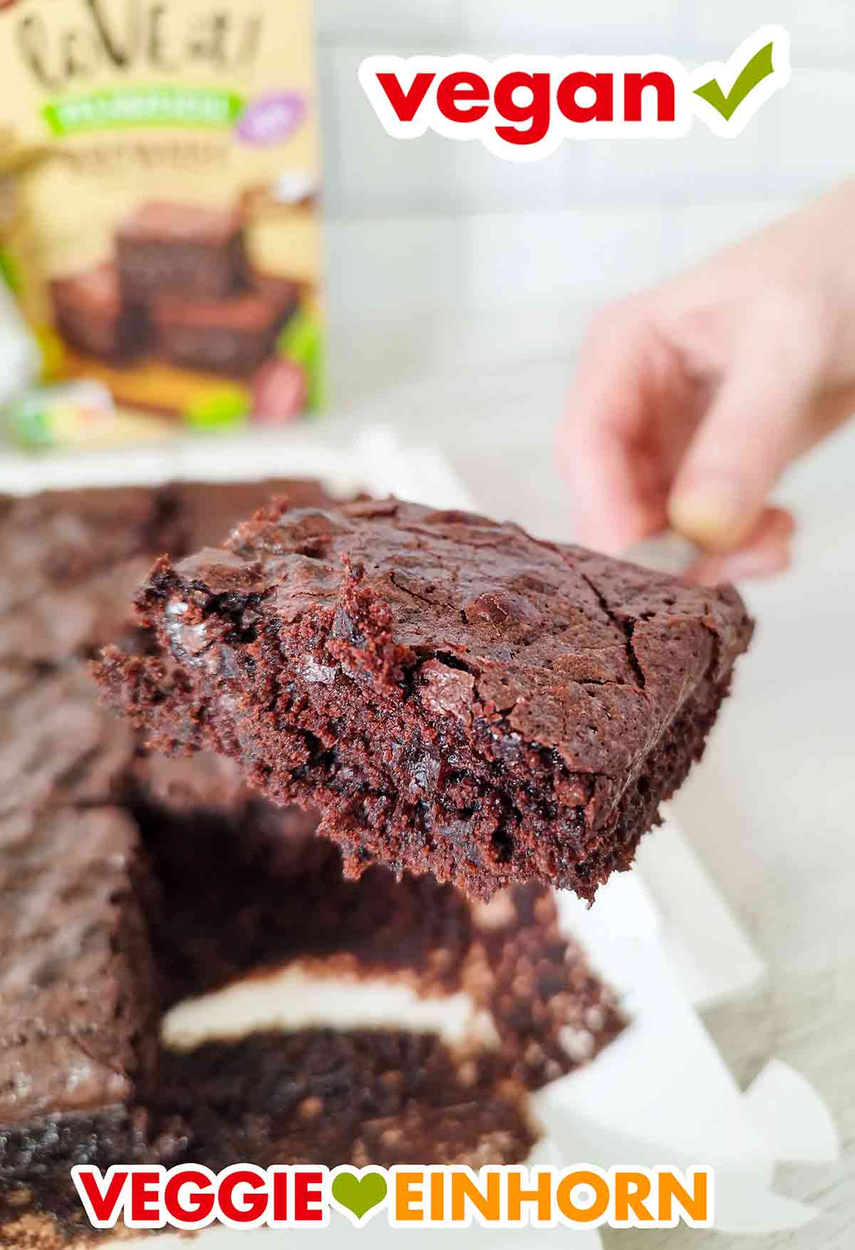 Die pflanzlichen Brownies aus der Dr. Oetker Backmischung sind saftig. Veganer Brownie von Dr. Oetker LoVE it!