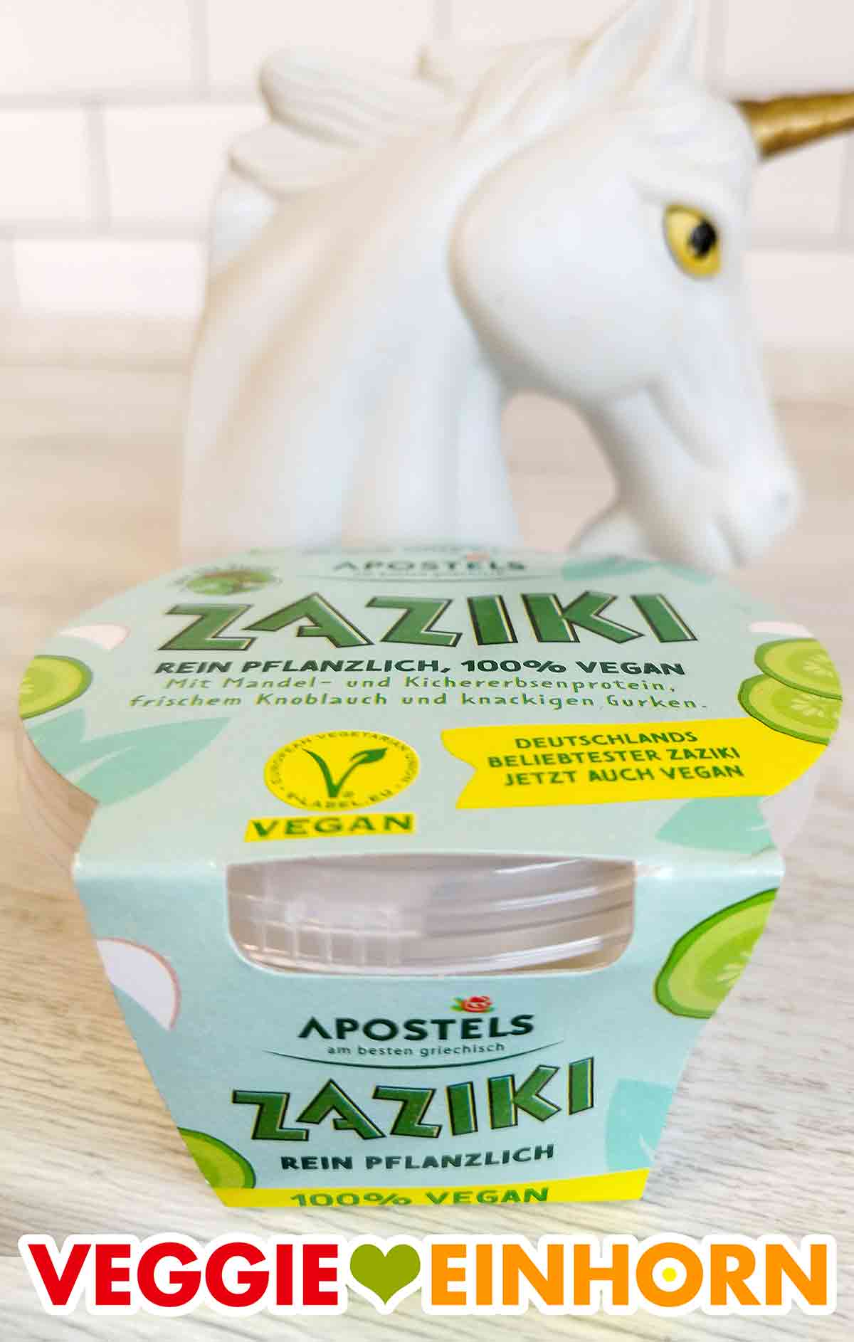 Der vegane Zaziki von Apostels ist auf Basis von Mandeln und Kichererbsen. Ein Becher veganer Zaziki von Apostels
