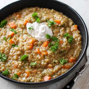 Vegane einfache Grünkernsuppe