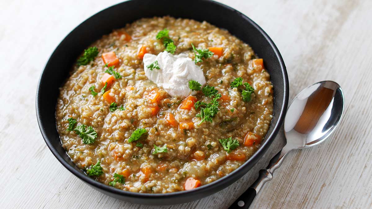 Die einfache Grünkernsuppe ist vegan und lecker. Vegane einfache Grünkernsuppe