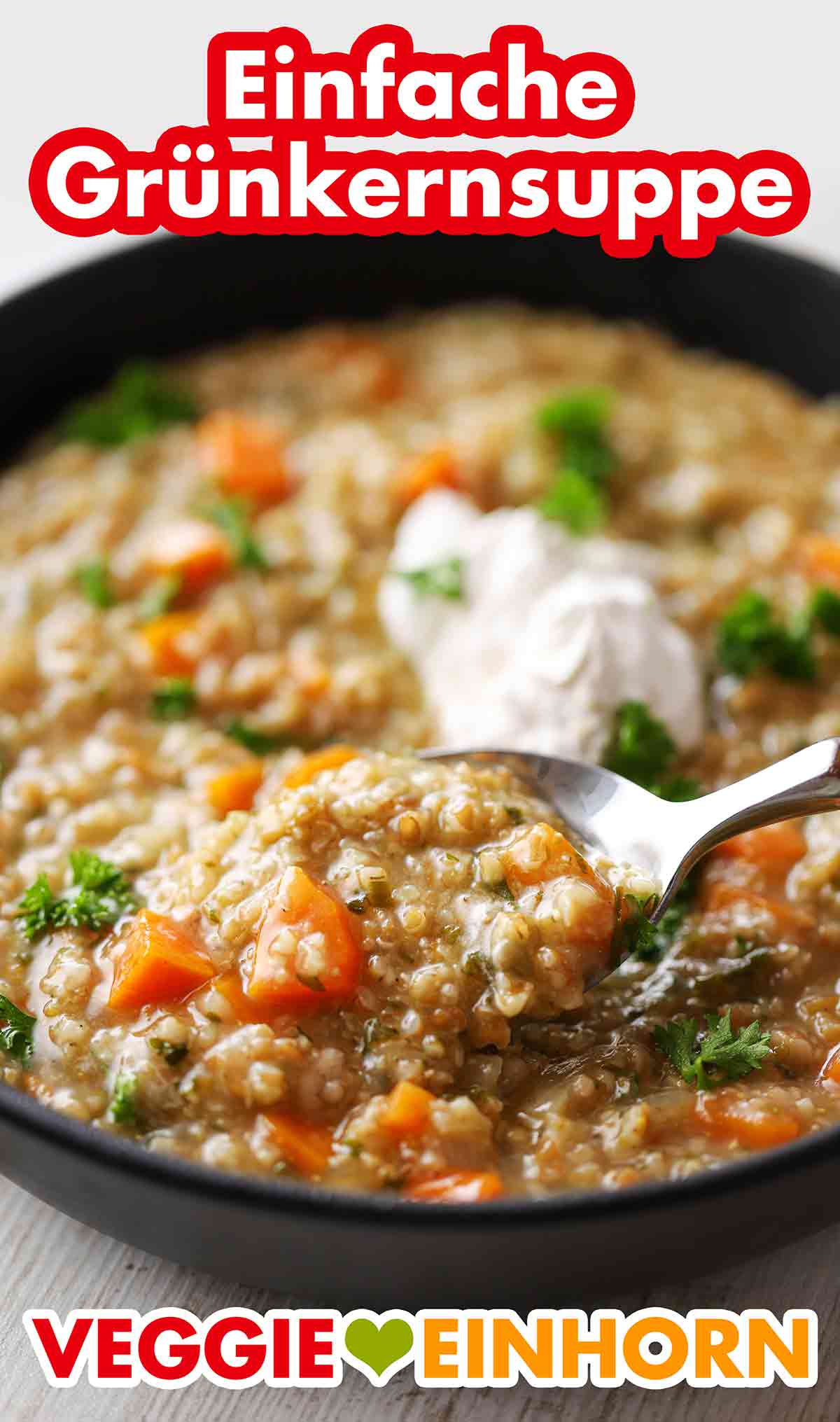 Die einfache Grünkernsuppe ist aus geschrotetem Grünkern. Vegane Grünkernsuppe aus Grünkernschrot