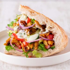 Einfachster veganer Döner mit fertigem Dönerfleisch und Salatmischung