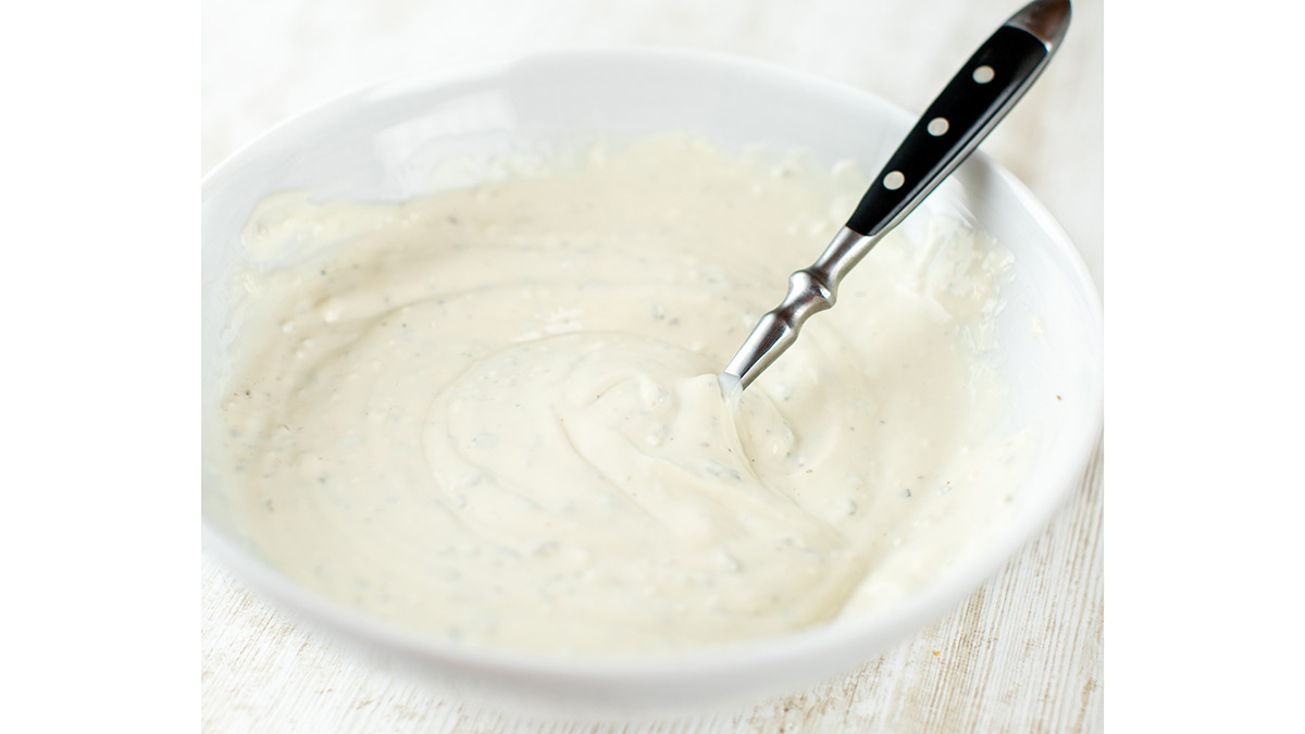 Einfachster veganer Kräuterquark mit Skyr und Kräuterfrischkäse