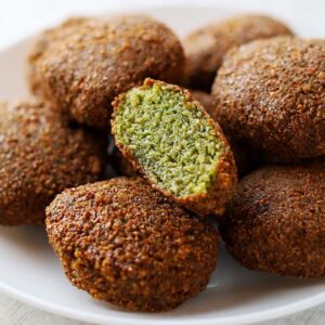 Selbst gemachte Falafel auf einem Teller