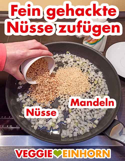 Nüsse und Mandeln in die Pfanne zufügen Nüsse und Mandeln zufügen