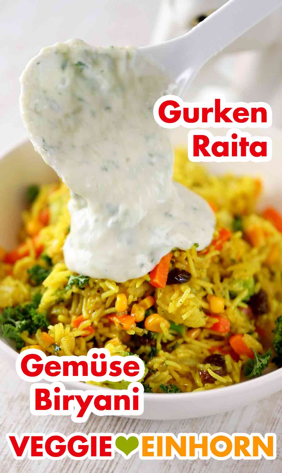 Die Gurken Minz Raita ist eine indische Joghurtsoße und passt gut zu Biryani. Vegetarisches Biryani mit veganer Gurkenraita