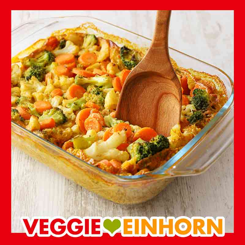 Auflaufform mit veganem Reisauflauf mit Gemüse Veganer Auflauf mit Reis und Gemüse
