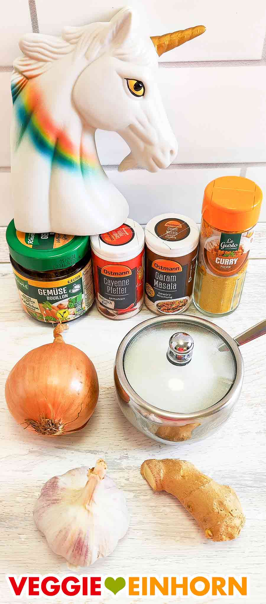 Knorr Gemüsebouillon, Ostmann Cayenne Pfeffer, Ostmann Garam Masala, Aldi Le Gusto Curry, Zwiebel, Zucker, Knoblauchknolle, Ingwerwurzel Gemüsebrühe Pulver, Cayennepfeffer, Garam Masala, Curry, Zwiebel, Zucker, Knoblauch, Ingwer