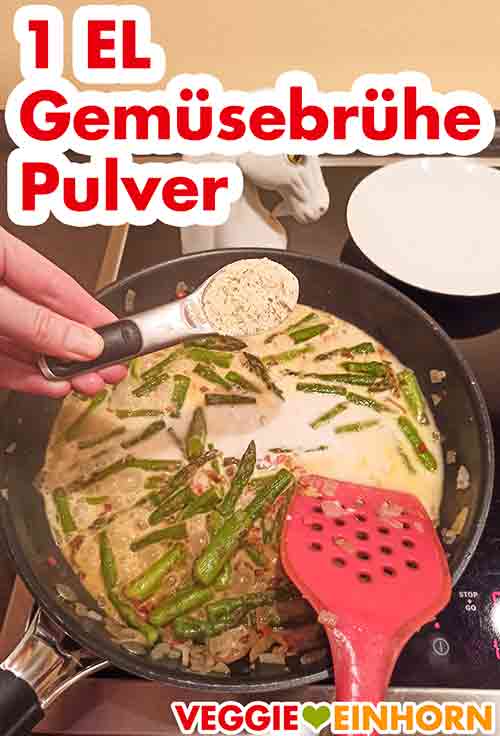 Würzen mit Gemüsebrühe Pulver Einen Esslöffel Gemüsebrühe Pulver zufügen.