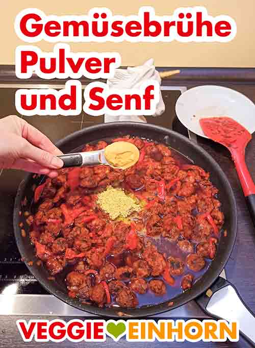 Gemüsebrühe Pulver und veganer Senf werden zugefügt Zufügen von Gemüsebrühe Pulver und Senf