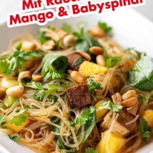 Rezept für Glasnudelsalat mit Räuchertofu, Mango und Spinat