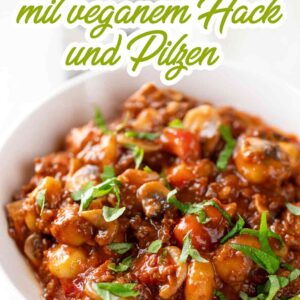 Vegane Gnocchipfanne mit Champignons, Tomaten und veganem Hack