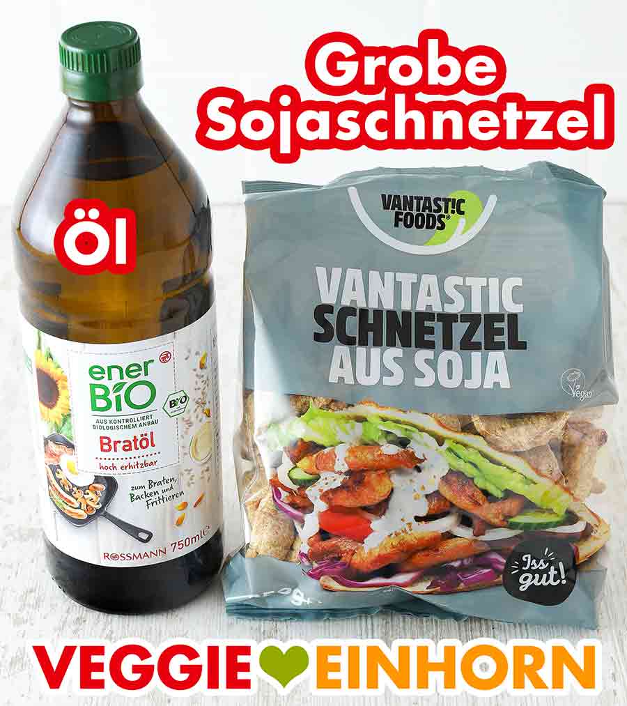 Sojaschnetzel von Vantastic Foods und Bratöl von Rossmann enerBIO Eine Packung grobe Sojaschnetzel und eine Flasche Bratöl