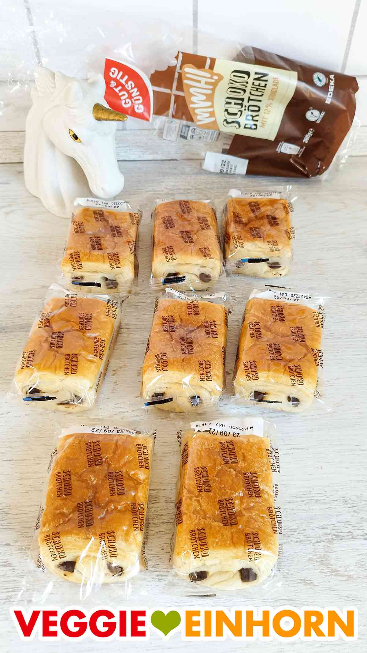 Die veganen Schokobrötchen von Gut und Günstig sind einzeln verpackt. Acht einzeln verpackte vegane Schokobrötchen von Edeka