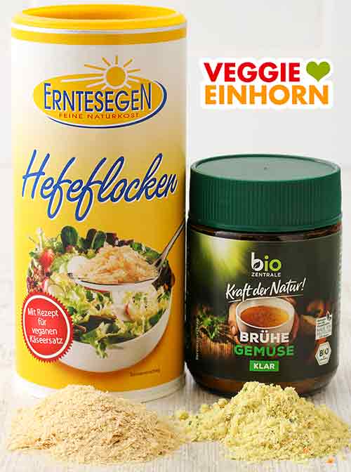 Hefeflocken von Erntesegen und Gemüsebrühe von Bio-Zentrale Eine Dose Hefeflocken und ein Glas Gemüsebrühe Pulver