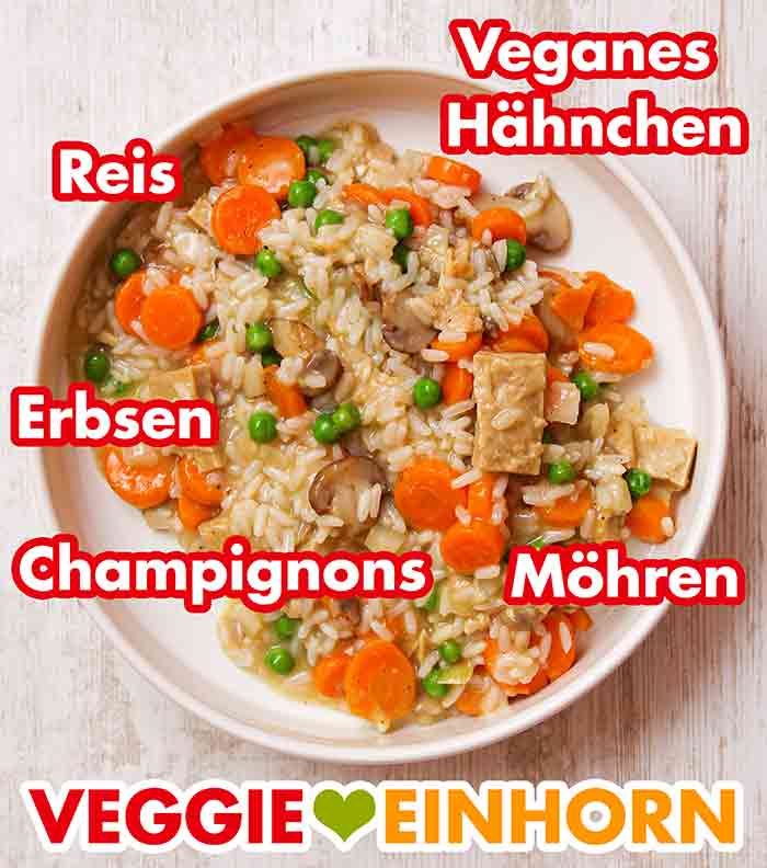 Das Veggie Hühnerfrikassee von Frosta enthält veganes Hähnchen, Reis, Erbsen, Champignons und Möhren. Veganes Hühnerfrikassee von Frosta mit veganem Hähnchen, Reis und Gemüse