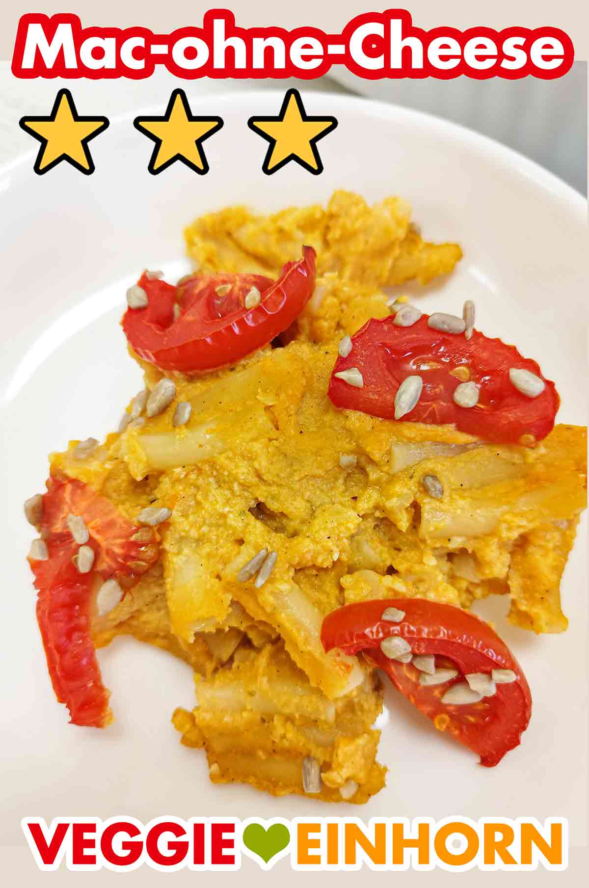 Die veganen Mac and Cheese aus dem Buch Vegan Super Easy auf einem Teller Eine Portion vegane Mac and Cheese mit Tomaten auf einem Teller