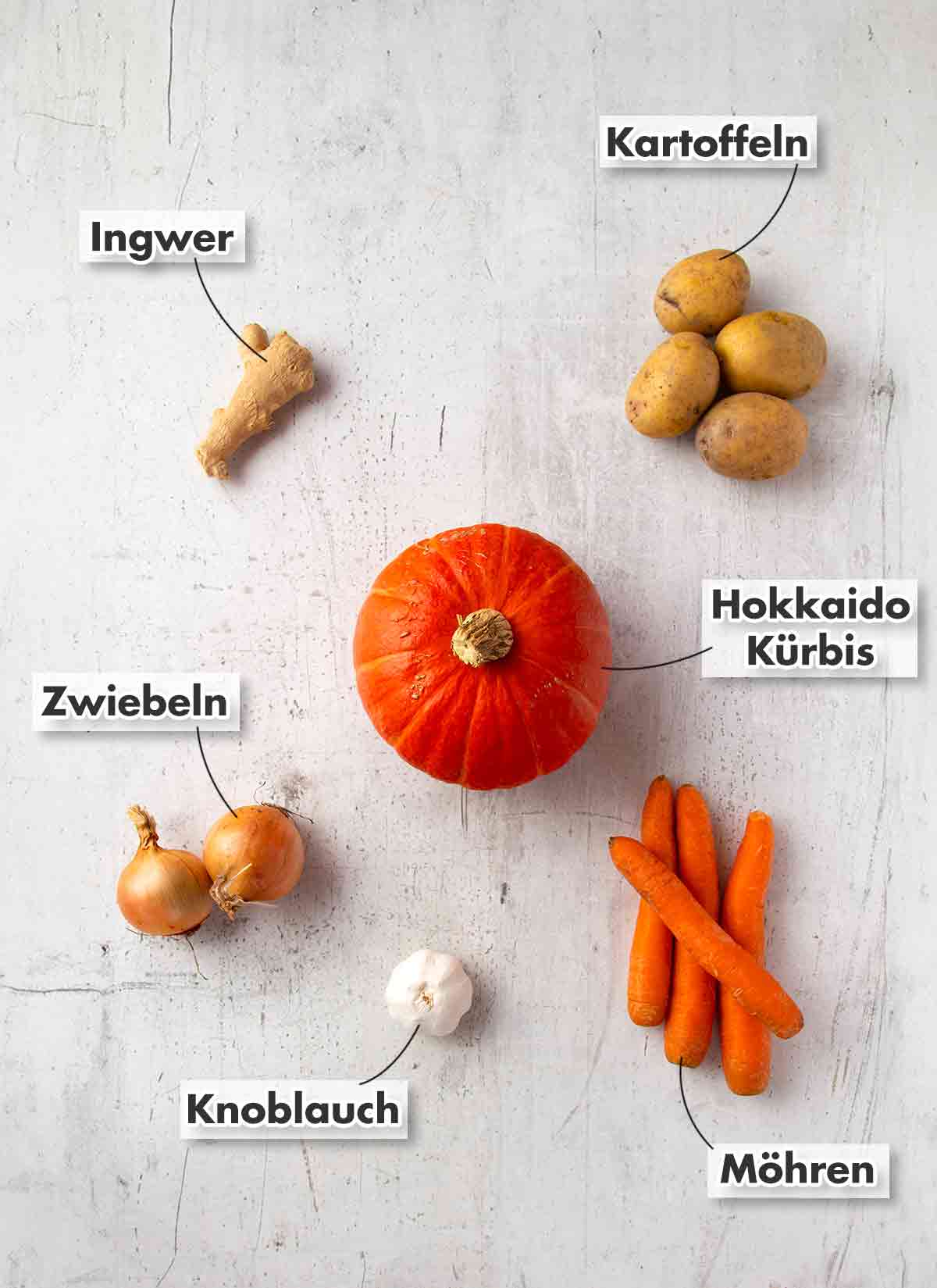 Gemüse für vegane Kürbissuppe ohne Kokosmilch mit Hokkaido, Karotten und Kartoffeln Ingwer, Kartoffeln, Hokkaido Kürbis, Zwiebeln, Knoblauch, Möhren