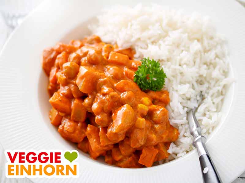 Kartoffel Kichererbsen Curry auf einem Teller
