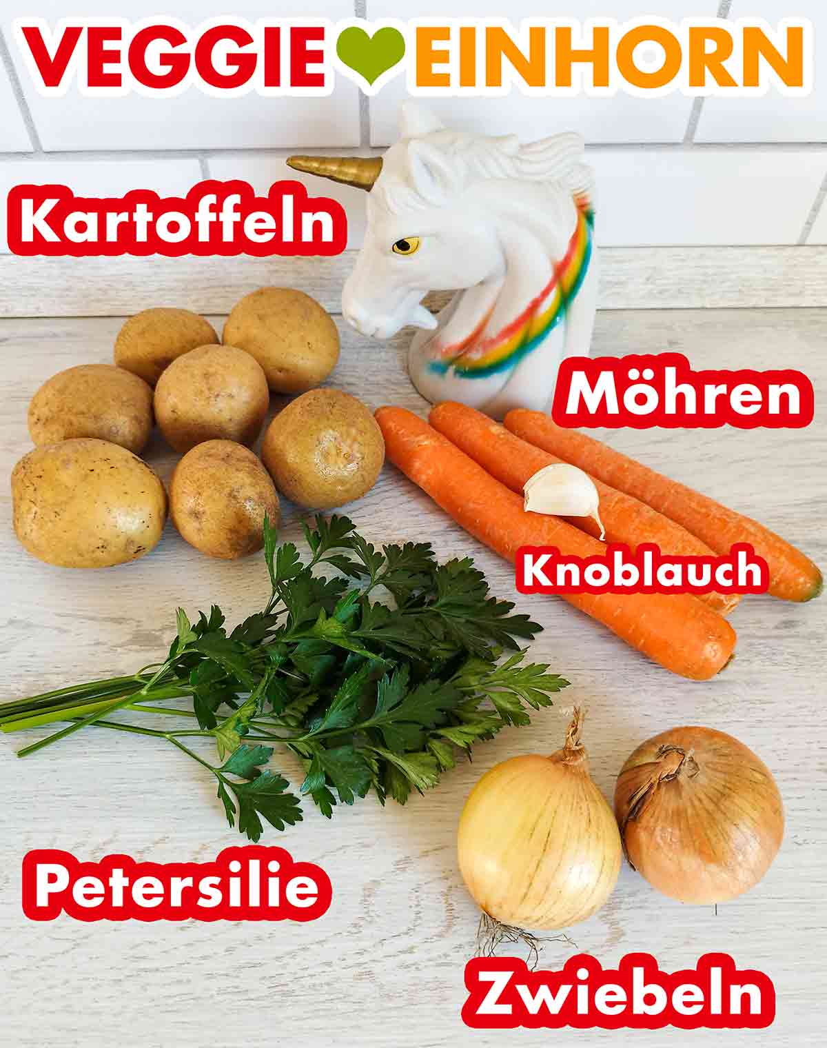 Gemüse für den veganen Eintopf Kartoffeln, Möhren, Knoblauch, glatte Petersilie, Zwiebeln