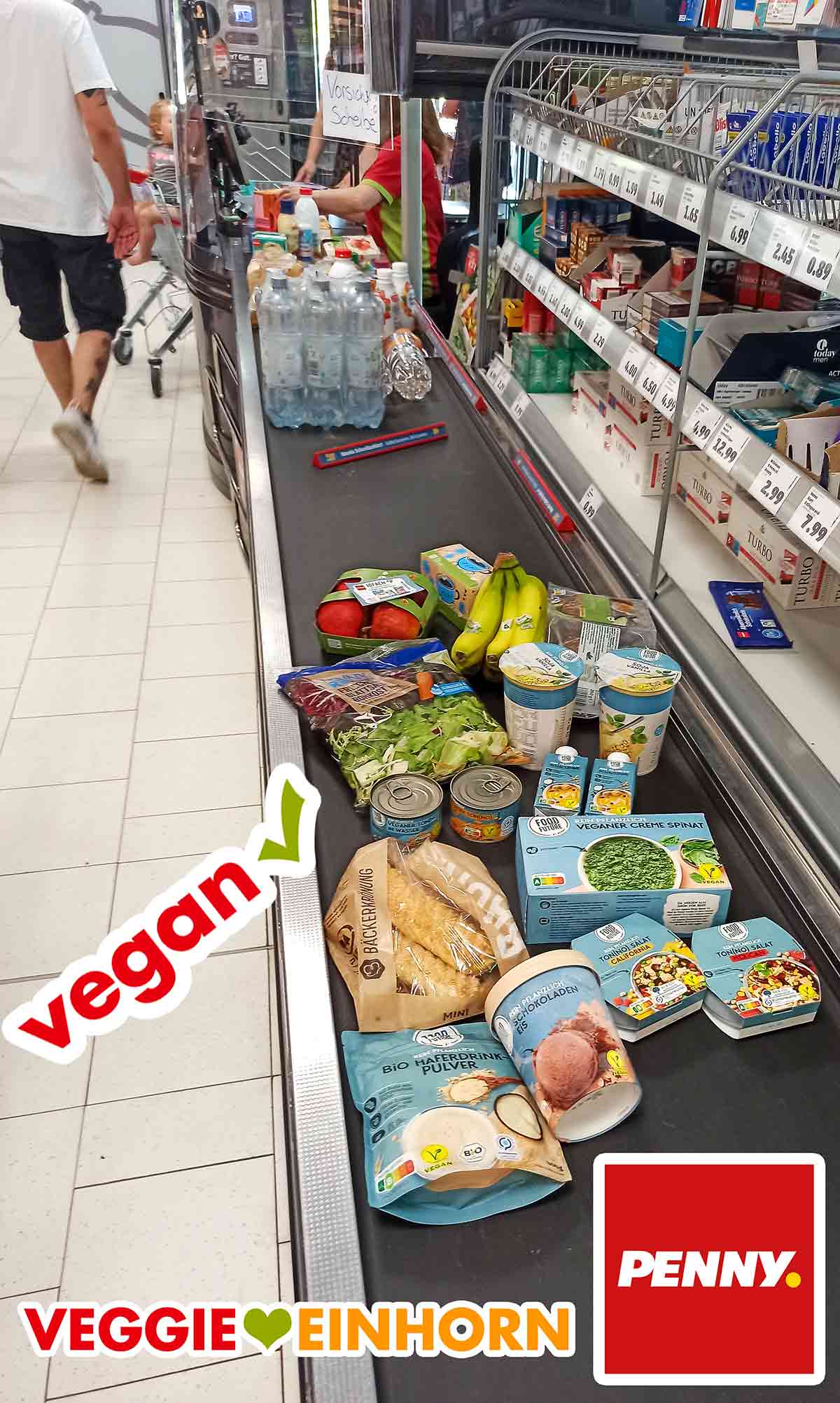 Diese veganen Lebensmittel habe ich bei Penny gekauft. Veganer Einkauf mit Veganz Vanillestangen an der Kasse bei Penny