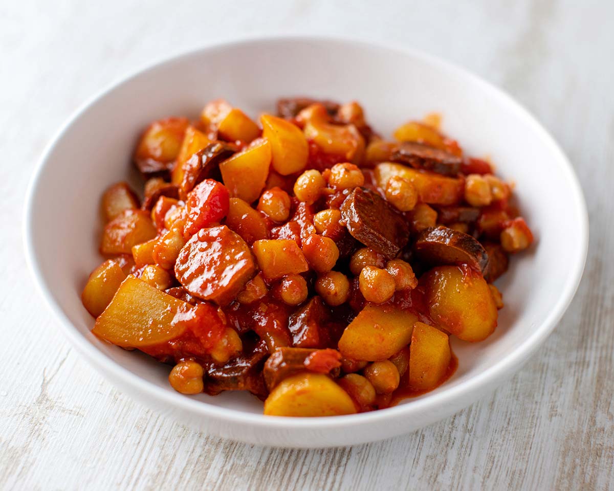 Kichererbsen-Kartoffelpfanne mit veganer Chorizo