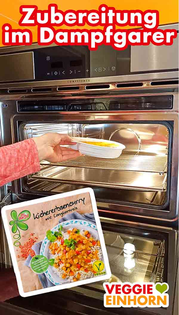 Erhitzen des veganen Kichererbsencurrys von Du Darfst im Dampfgarer. Das vegane Fertiggericht wird in den Dampfgarer gestellt
