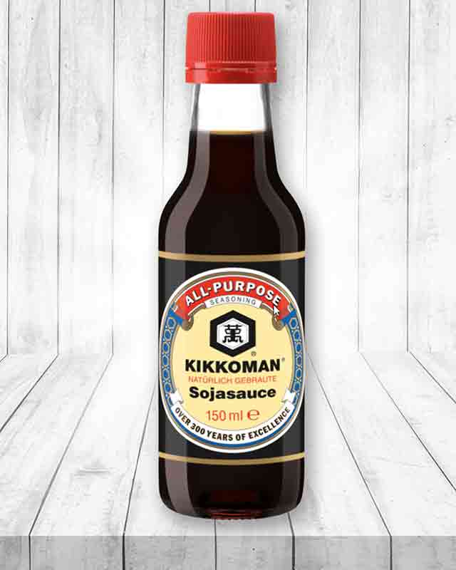 Eine Flasche Kikkoman Sojasauce