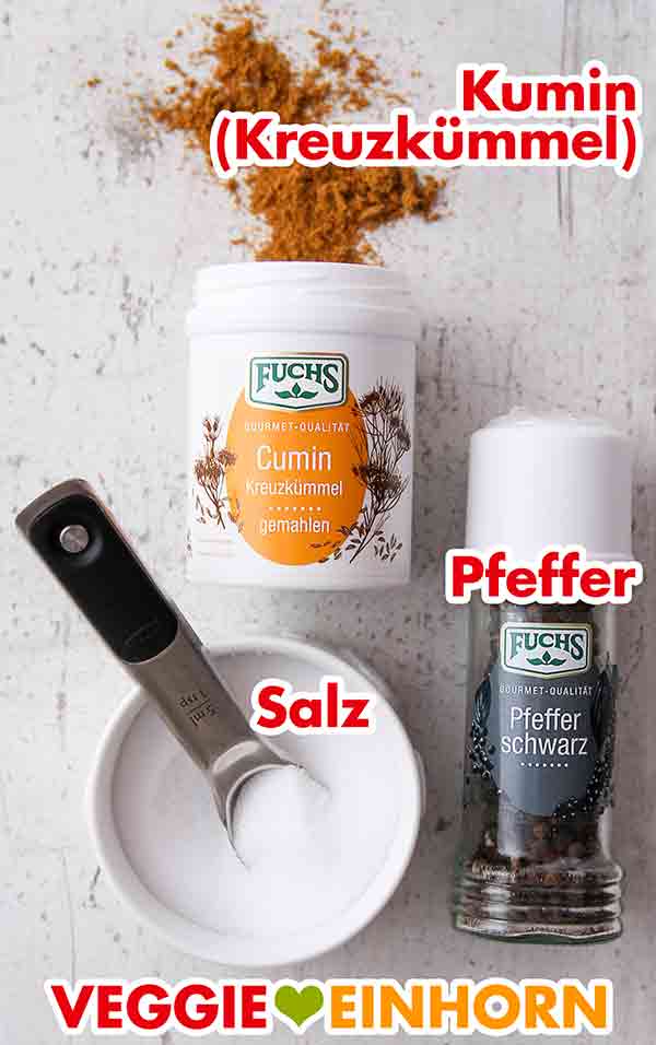 Kumin und Pfeffer von Fuchs und ein Salztopf Kreuzkümmel, schwarzer Pfeffer und Salz