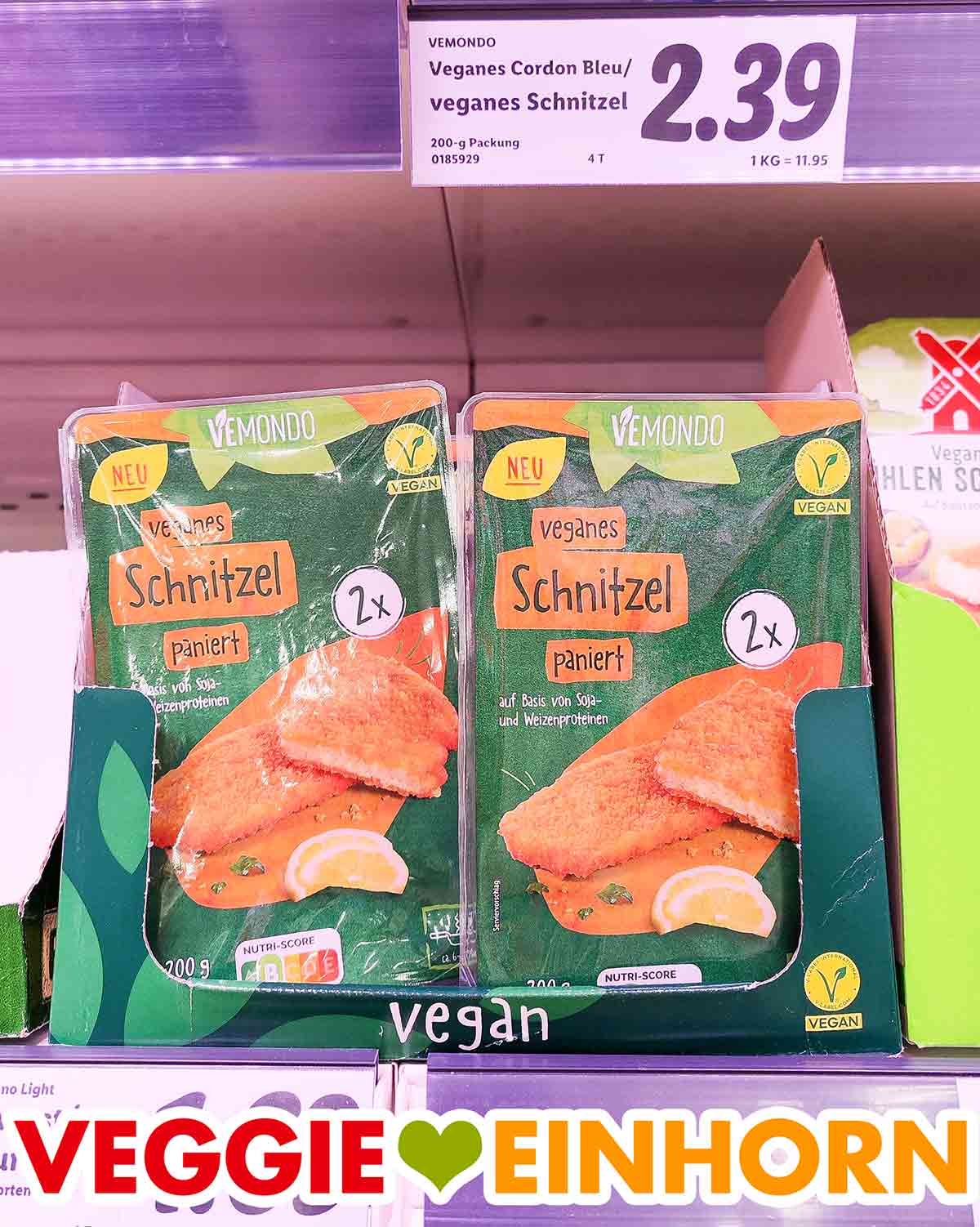 Die veganen Schnitzel von Lidl haben 2,39 Euro gekostet. Vegane Vemondo Schnitzel in der Kühlabteilung bei Lidl mit Preisschild