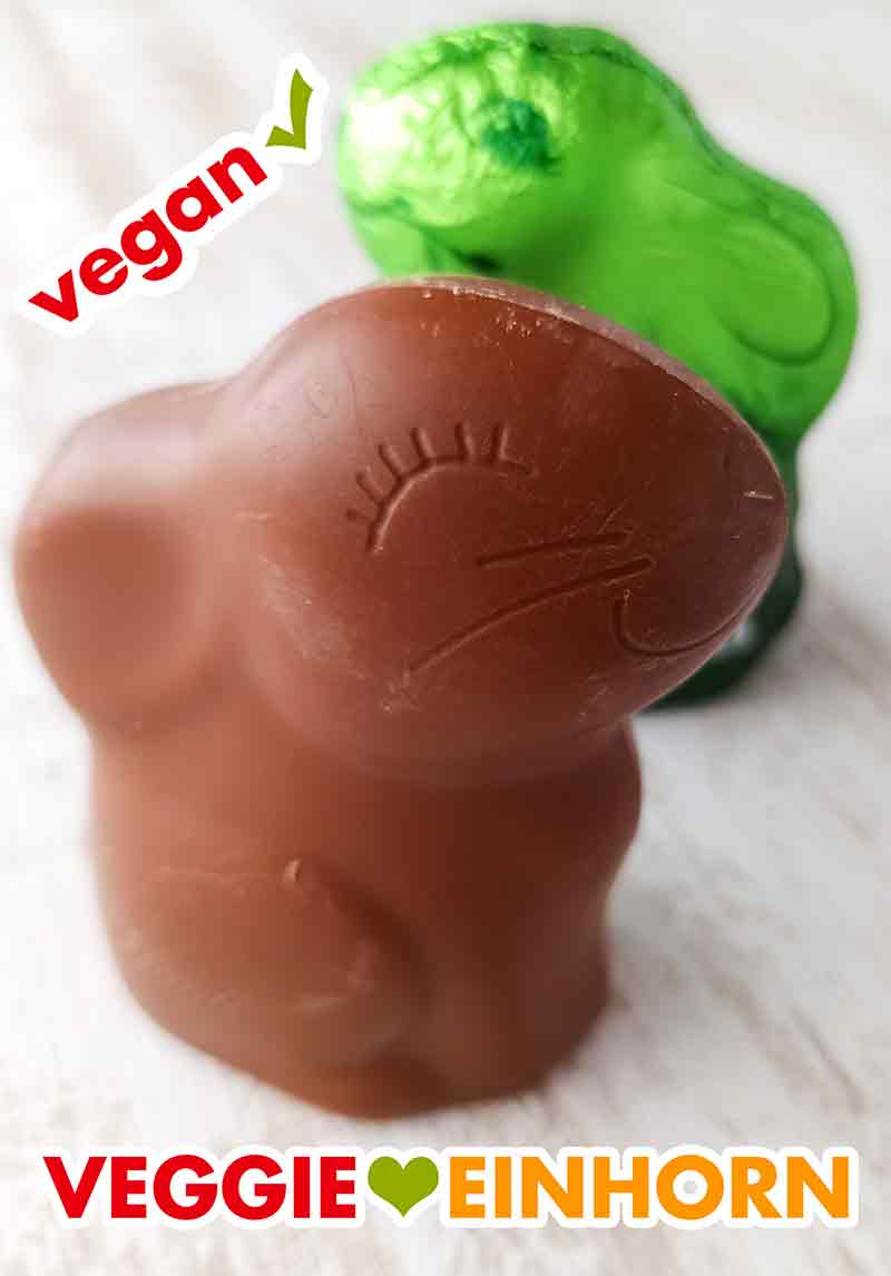 Der vegane Lindt Hello Bunny hat ein fröhliches Gesicht. Das Gesicht des veganen Schoko Osterhasen von Lindt Hello
