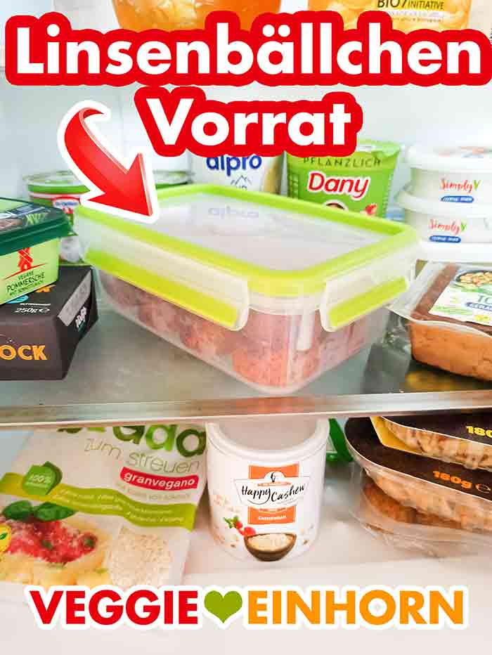 Die roten Linsen Bällchen kannst Du gut im Kühlrschrank lagern. Eine Frischhaltedose mit Linsenbällchen im Kühlschrank