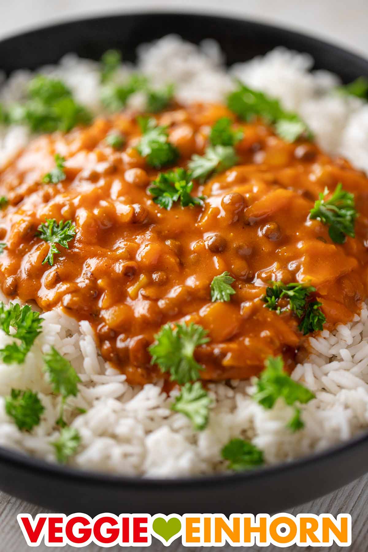 Schnelles veganes Linsencurry mit Currypaste und Möhren
