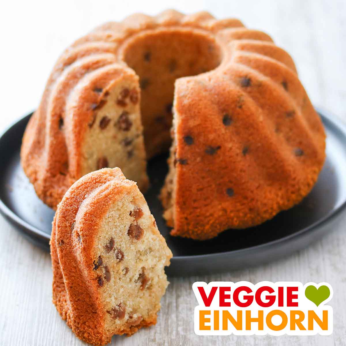 Veganer Napfkuchen mit Rosinen