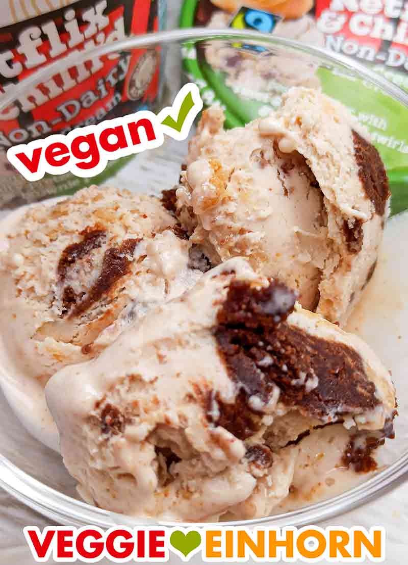 Drei Kugeln veganes Eis von Ben and Jerry's Drei Kugeln veganes Netflix and Chill'd Eis in einer Dessertschale