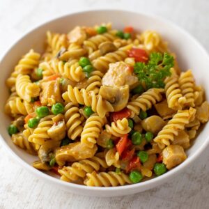 Gemüse Nudelpfanne mit veganem Hähnchen
