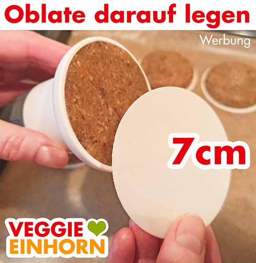 Backoblate 70 mm von Küchle darauf legen Die 7 cm Oblate auf der Lebkuchenmühle
