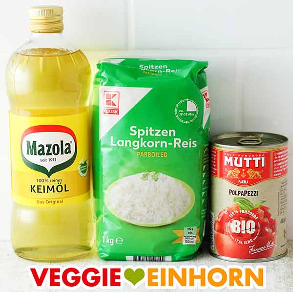 Mazola Keimöl, Parboiled Langkornreis, Mutti Gehackte Tomaten aus der Dose Eine Flasche Öl, eine Packung Reis und eine Dose Tomaten