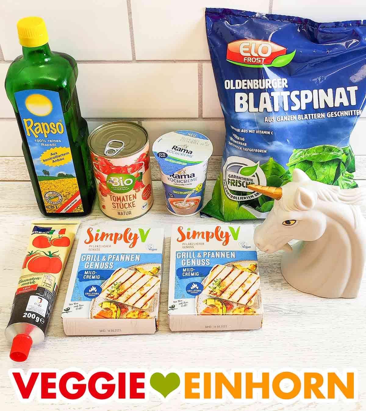 Rapso Rapsöl, dm Bio Tomatenstücke, Rama Kochcreme, Elo Frost TK Spinat, Edeka Tomatenmark, Simply V Grill und Pfannengenuss Mild-Cremig Öl, Tomaten, vegane Kochsahne, tiefgekühlter Blattspinat, Tomatenmark, veganer Halloumi