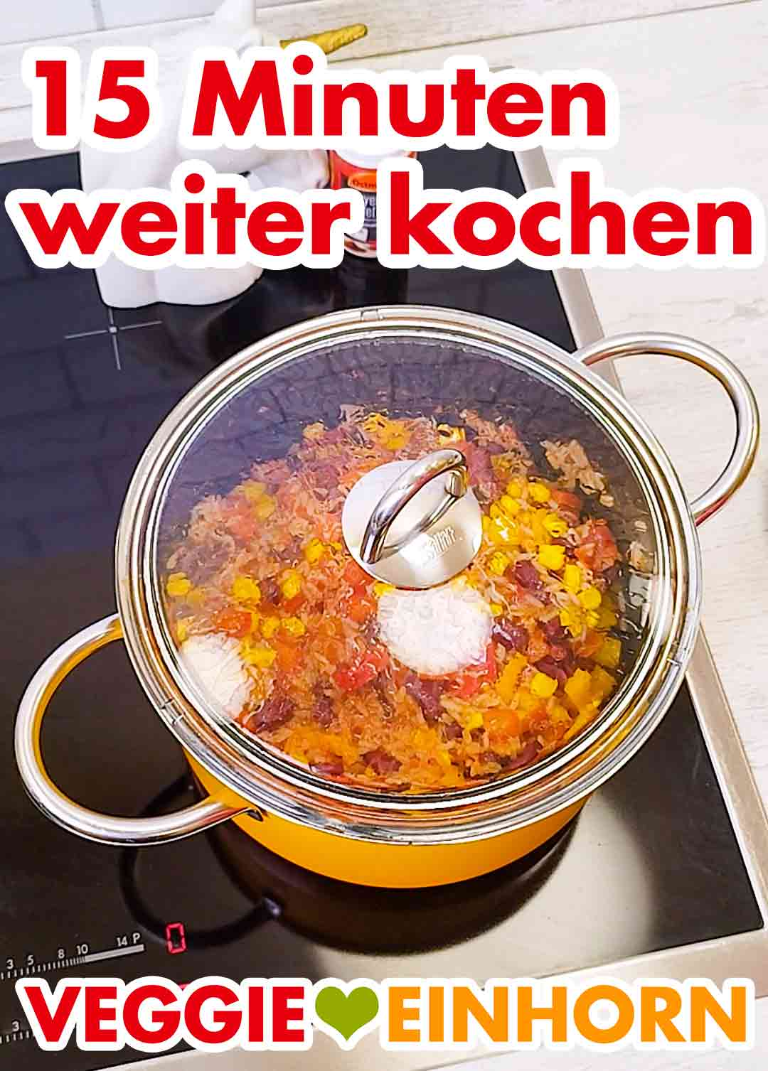 Weitere 15 Minuten bei kleiner Hitze kochen. Den One Pot Reis 15 Minuten mit Deckel köcheln lassen