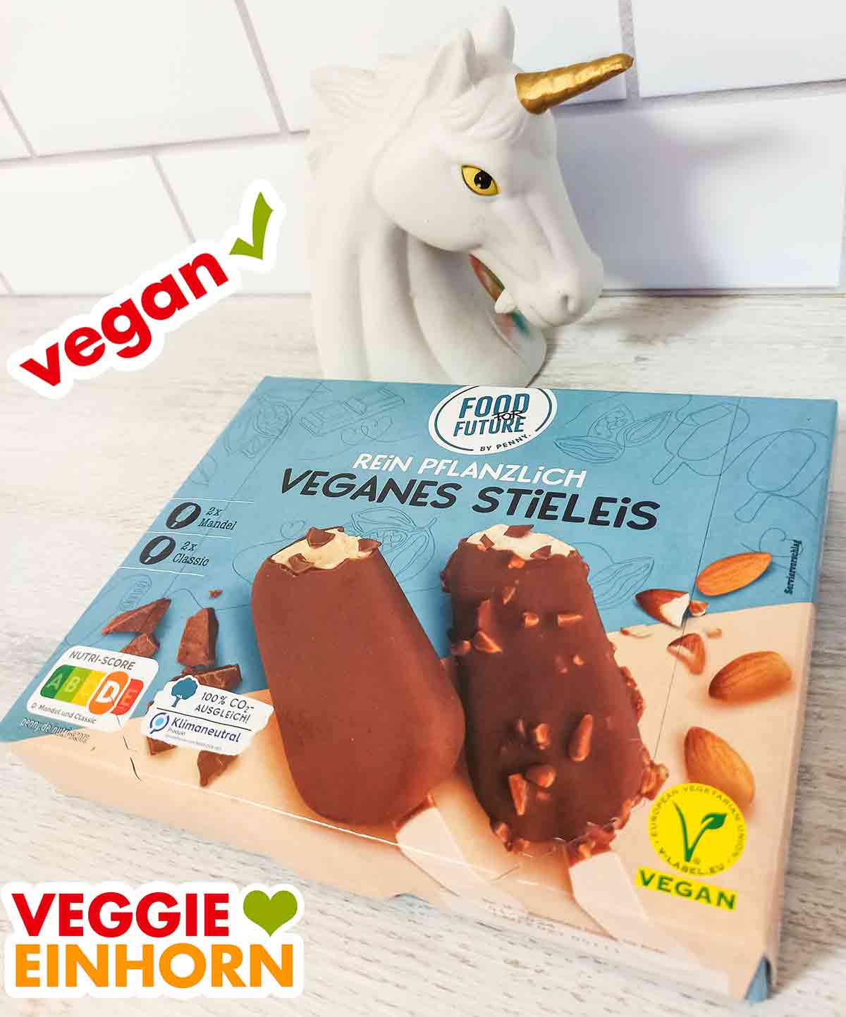 Das vegane Stieleis von Penny ist in einer Pappschachtel verpackt. Eine Packung Food For Future Veganes Stieleis