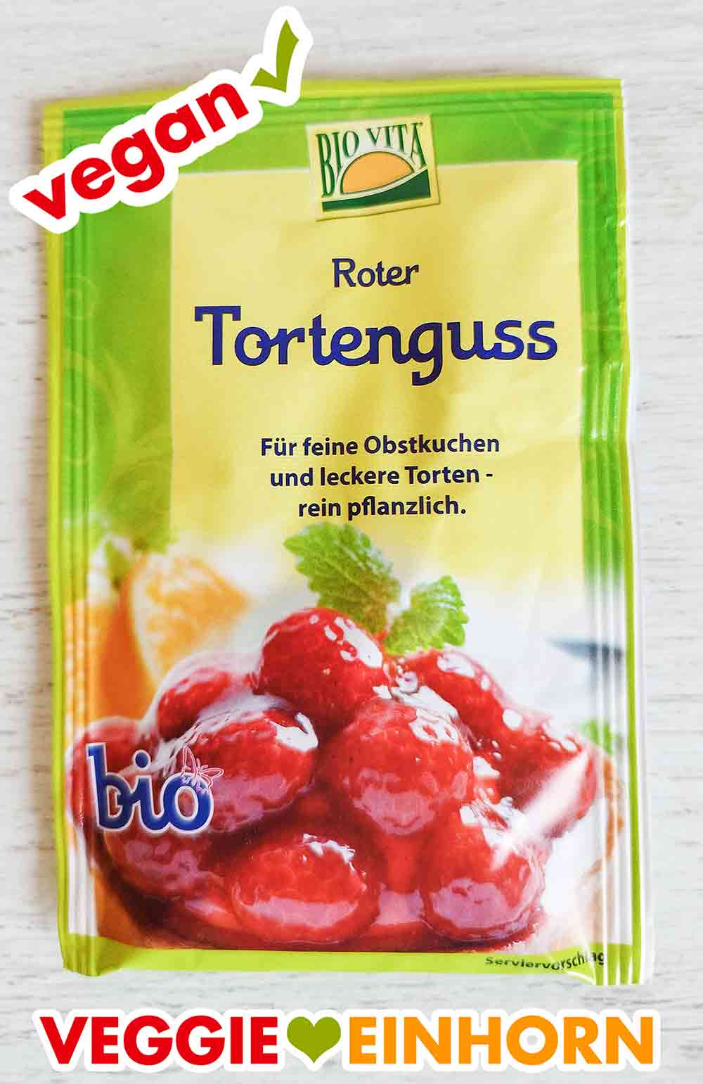 Der rote Tortenguss von Biovita ist vegan und ohne Gelatine. Ein Päckchen roter Tortenguss von Biovita