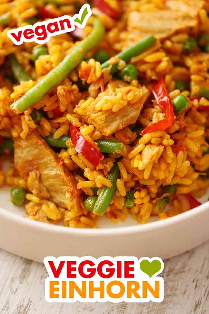 Die vegane Hähnchen Paella von Frosta schmeckt fantastisch. Nahaufnahme der Frosta Veggie Hähnchen Paella