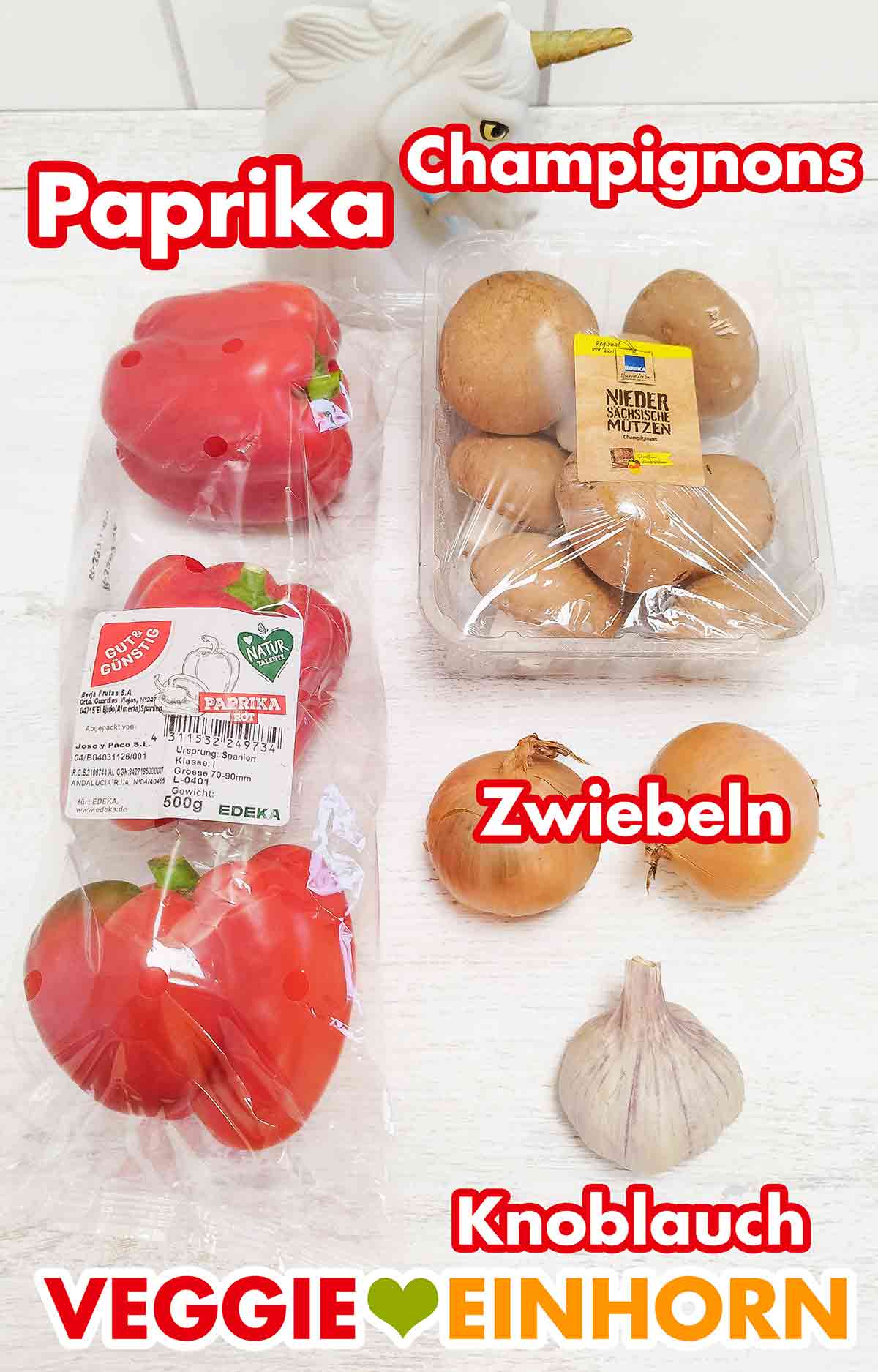 Gemüse für die Schupfnudelpfanne mit veganer Crème fraîche Rote Paprika, braune Champignons, Zwiebeln, Knoblauch