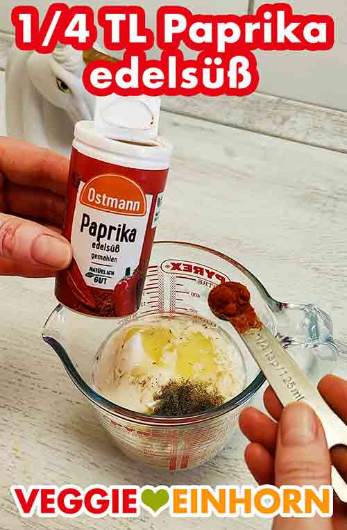 Messlöffel mit Paprika edelsüß Pulver Edelsüßes Paprikapulver für Coleslaw Dressing