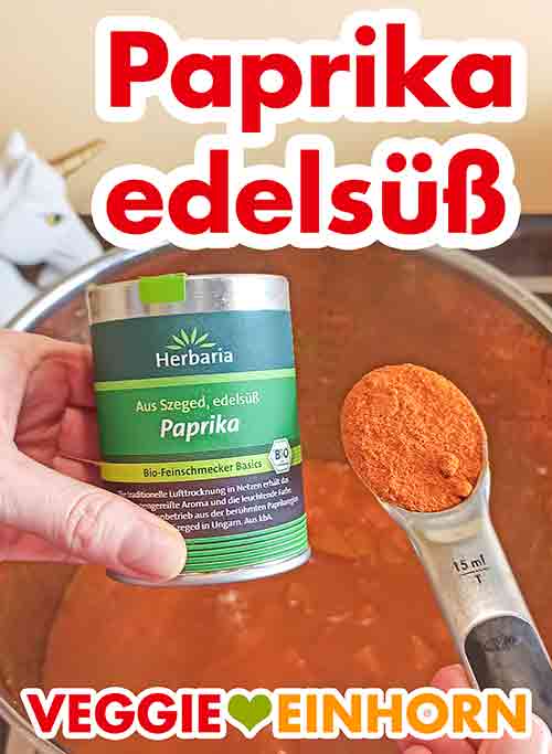Würzen mit Paprika edelsüß Messlöffel mit edelsüßem Paprikapulver