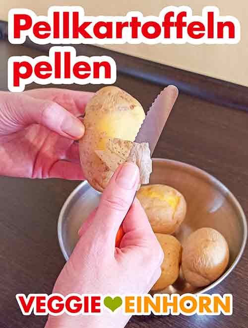 Die abgekühlten Pellkartoffeln abpellen Pellkartoffeln pellen