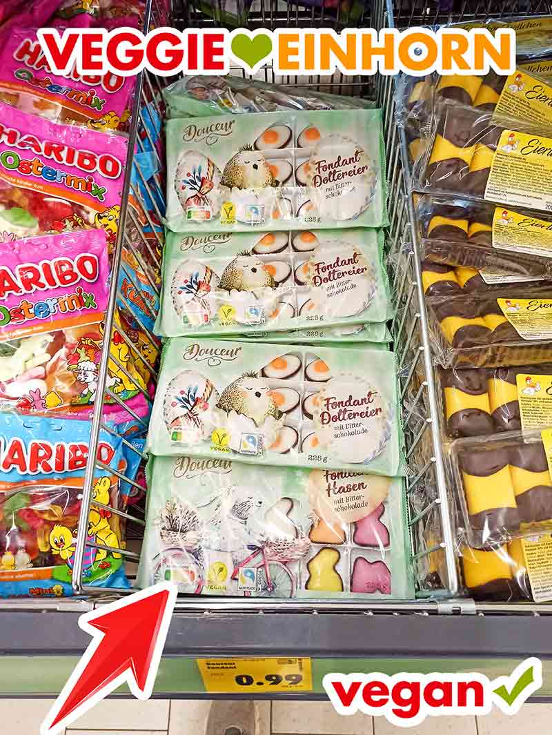 Bei Penny gibt es vegane Fondant Eier und vegane Fondanthasen für Ostern. Vegane Fondant Süßigkeiten für Ostern im Regal bei Penny