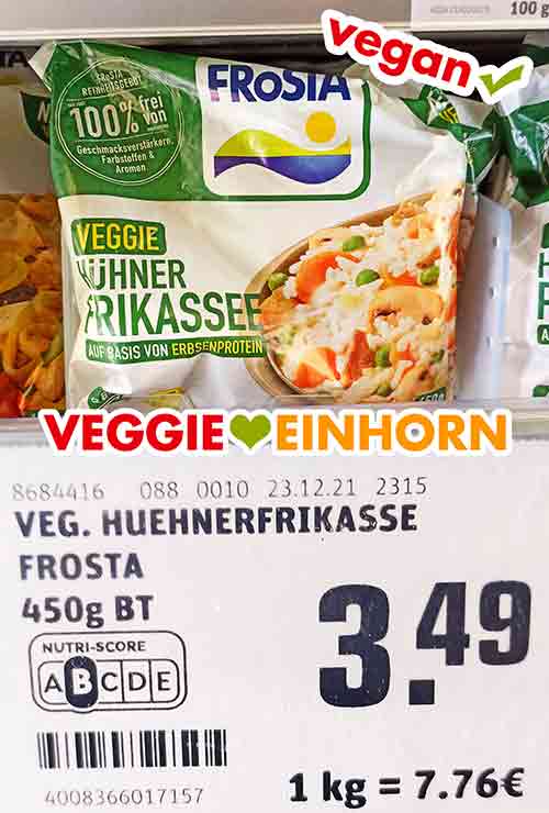 Das Veggie Hühnerfrikassee von Frosta hat bei Rewe 3,49 Euro gekostet. Frosta Veganes Hühnerfrikasse im Supermarkt mit Preisschild