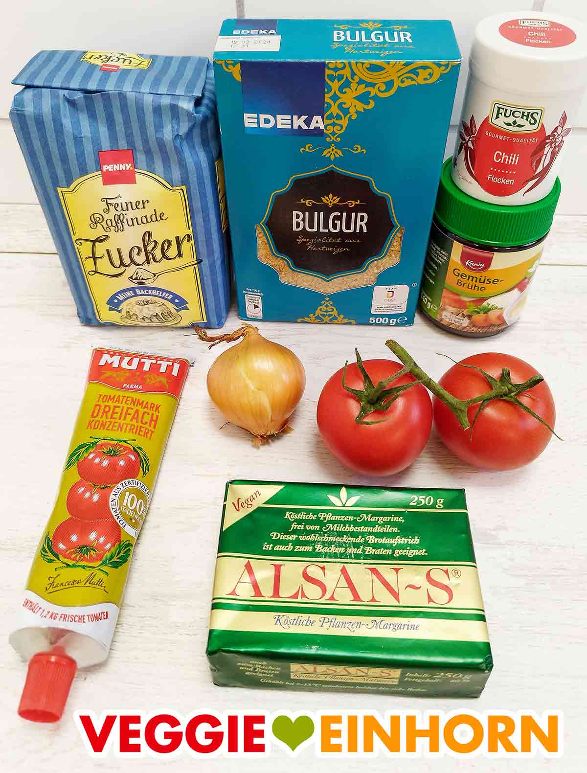 Penny Zucker, Edeka Bulgur, Fuchs Chili Flocken, Lidl Kania Gemüsebrühe, Mutti Tomatenmark, Zwiebel, Tomaten, Alsan-S Verwendete Produkte für Tomaten Bulgur